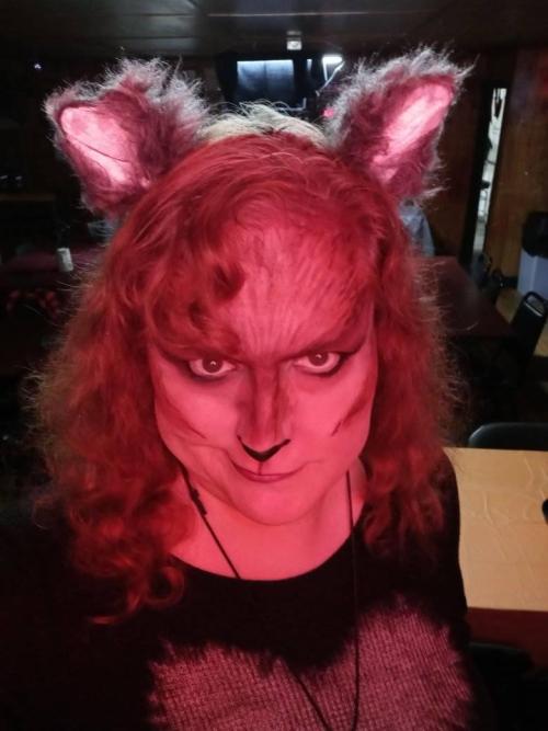 Had fun with a SUPER low-budget “Claire werewolf” costume for this year. Just some 