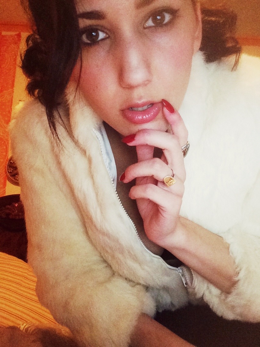 pervertedmermaid:  I feel so cute today with my piggy tails and nails