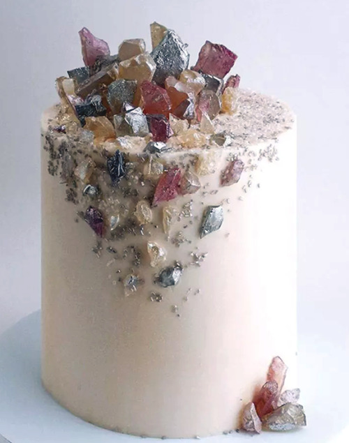 recovering-and-healing:PRETTY INCREDIBLE GEODES WEDDING CAKESSome cake designs using rock candy, wit