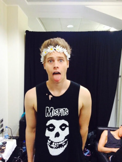 fivesource:  @Luke5SOS: I wish I was a punk rocker with flowers in my hair  