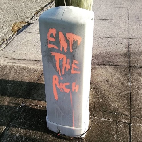 &lsquo;Eat the Rich&rsquo; graffiti seen in Tampa