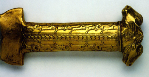 widderkatzenwerke:Scythian GoldOne of the three ”Çertomlyk-Type” golden scabbard overlays for an Aki