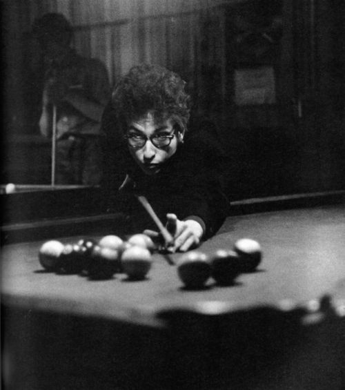 Bob Dylan shooting pool 