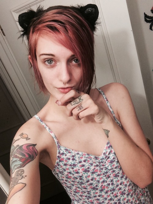 pale-kitten-princess:  Meow~