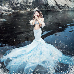 inkxlenses:Mermaid glides between light and