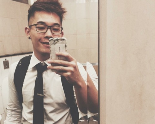 boisftw:  assman-69:  ashamim:  Follow him on instagram .. zac low  Handsome Guy.. Stay bedok..  He 