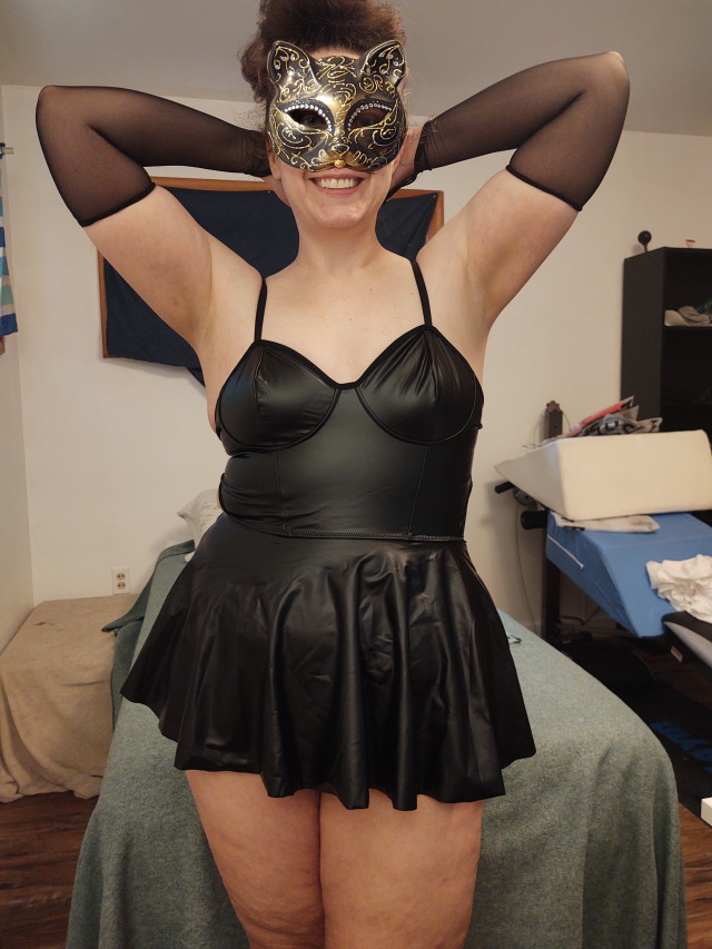 maskedhotwife:Would you fuck me silly if