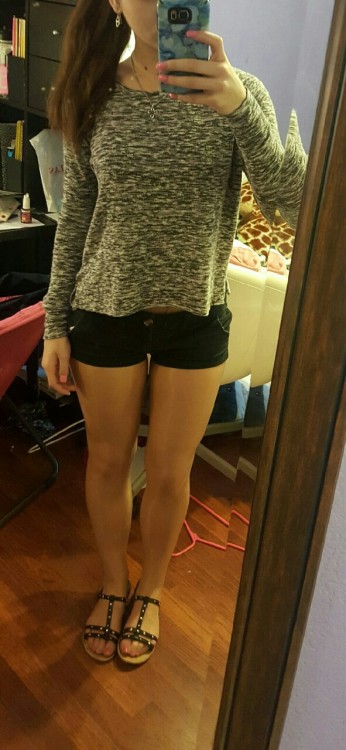 tightsxbabe:OOTD, same tights!!