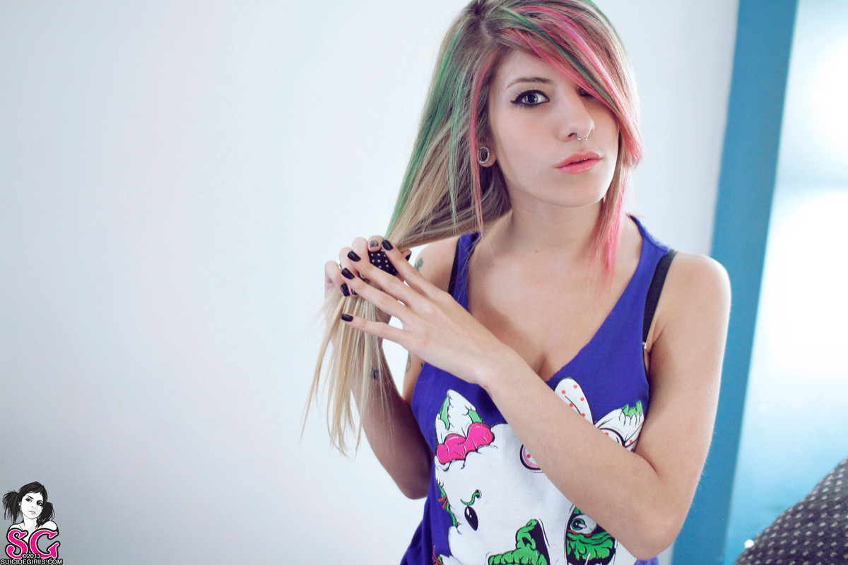 past-her-eyes:  Clareon Suicide Sweet tattoo, for more visit past-her-eyes.tumblr.com