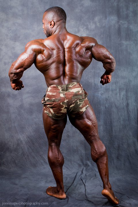 jivvii:  Mboya Edwards  I used to want a brolic physique like this… NOT anymore!