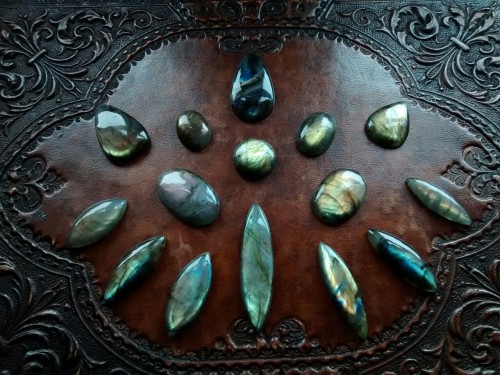 my new labradorites arrived today and they’re so stunning! they’ll be for sale as pendan
