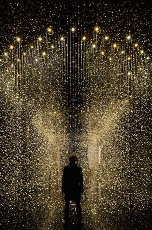 12h51mn: “Light is time” is an art installation developed by Tsuyoshi Tane Featuring 80,