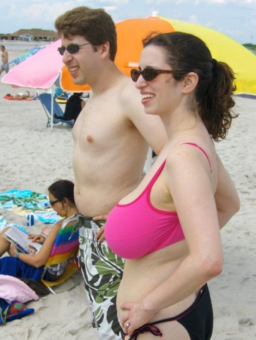 morefor: People always seem so happy at the beach. WHY I wonder. Morefor you 