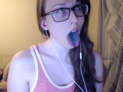 lil-uni:  Some pictures with me with contacts and some more popsicle pics <3