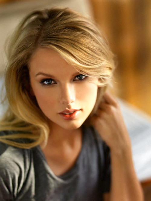 wholelottahot:  TAYLOR SWIFT 