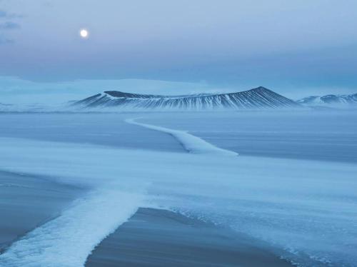 This striking image features the Icelandic volcano Hverfjall, which erupted over 2,500 years ago lea