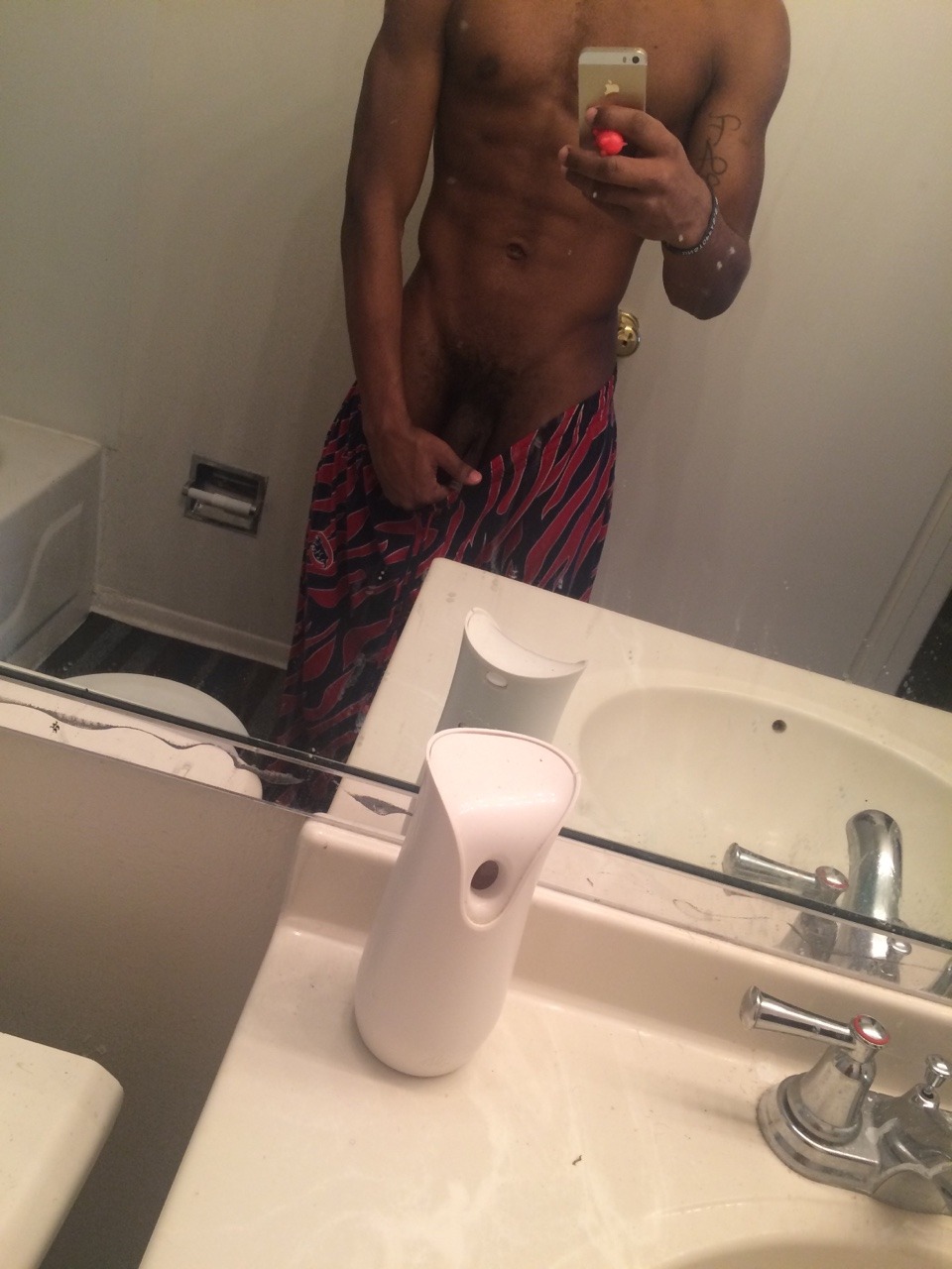 Please follow:1 http://nudeselfshots-blackmen.tumblr.com/2 http://gayhornythingz.tumblr.com/3