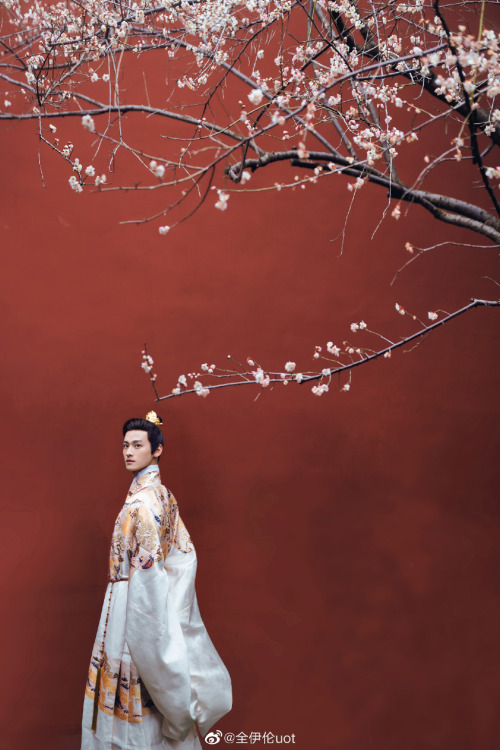 chinese hanfu by 全伊伦uot