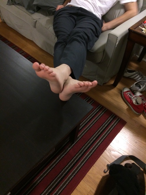 cuteguyfeet: My 6'7" straight friend is visiting from out of town. Which means I have 3 days of pretending I’m not staring at his beautiful feet.   So if I have to suffer, then at least I can get you all to suffer along with me. 