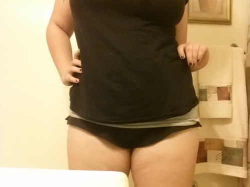 littlegeminiqueen:  Me with clothes on for once lol