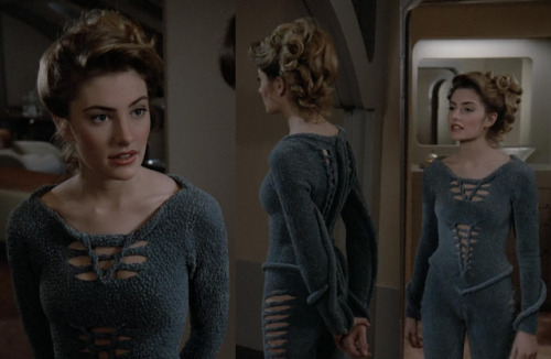 Star Trek has its share of interesting fashion, but wow, somehow i didn’t remember this one. (TNG s02e10 “The Dauphin”) I like this outfit’s design quite a bit. Might be worth drawing an OC wearing it… … …And hmm, this actress