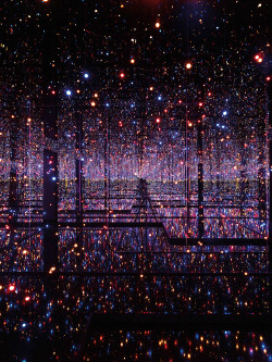 mojobecameinvisible:Infinity Mirror Room by Yayoi Kasuma