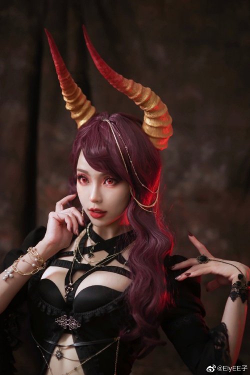 sexywaifucosplay:  ElyEE子 