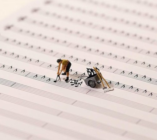 talesfromweirdland:Miniature dioramas by Japanese artist, Tatsuya Tanaka. He has been making one eve