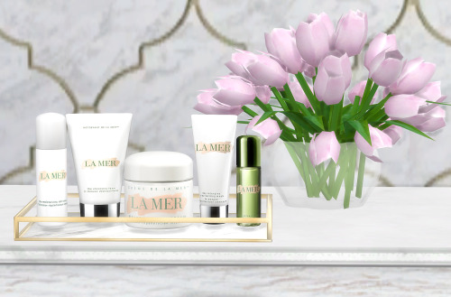 La Mer Luxury Skincare Set Set Contains:- Cleansing Foam- Intensive Revitalizing Mask- Moisturizing 