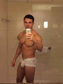 guys-with-bulges:  Philip Fusco packing it