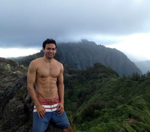 hawaii-dude11:Representative Chris Lee….one of the hottest and sexiest Legislators i know…..People say he’s Bi and got a 8”cock…..would love to see him naked!!! #chrislee