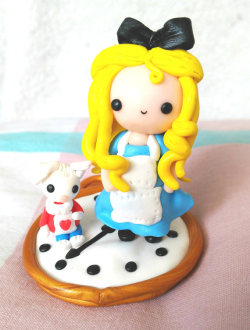 castleofhearts:  Handmade Alice in Wonderland figure by PolymerNai on Etsy