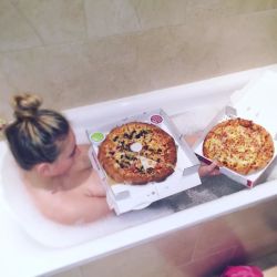 Happy new year 😂 pizza in the bath by