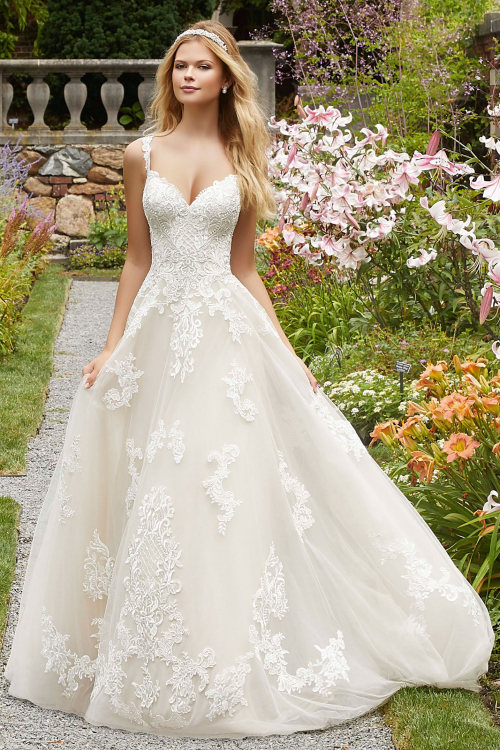 fadingrainbows: Wedding designed by Madeline Gardner pretty dress