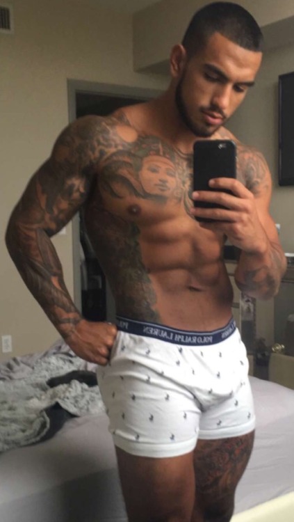 mixedtreasure23: insidejamarifox:  Ramses Principe Is A Nice Lookin’ Package #RamsesPrincipe #