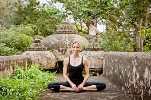 Denise in Srirangapatna, India. Christine Hewitt © yogicphotos.com