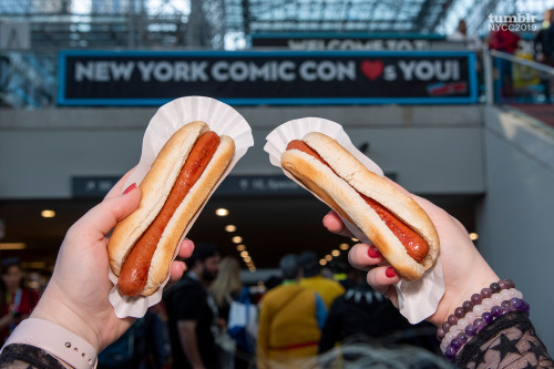 fandom: A hot dog walks into New York Comic Con…  Our NYCC photographer, Laura Thompson (@idkaboutth