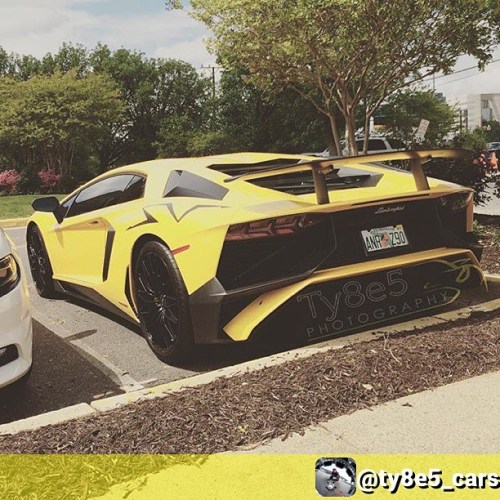 #repost from my car page @ty8e5_cars: spotted this BEAUTY across the street from my job #Lamborghini