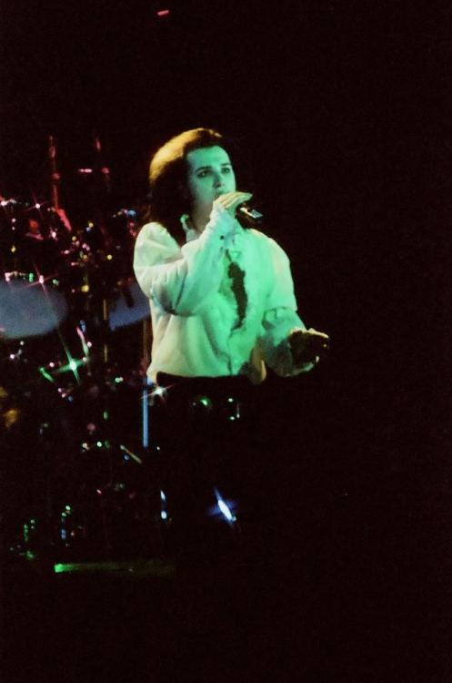 gothiccharmschool:fallopianrhapsody:Dave Vanian looking all elegant and majestic and shit.I … I don’