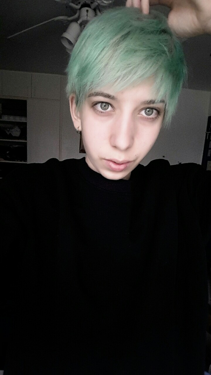 mypasalacqua:  champagne cocaine gasoline, and most things in between  ??????? marry