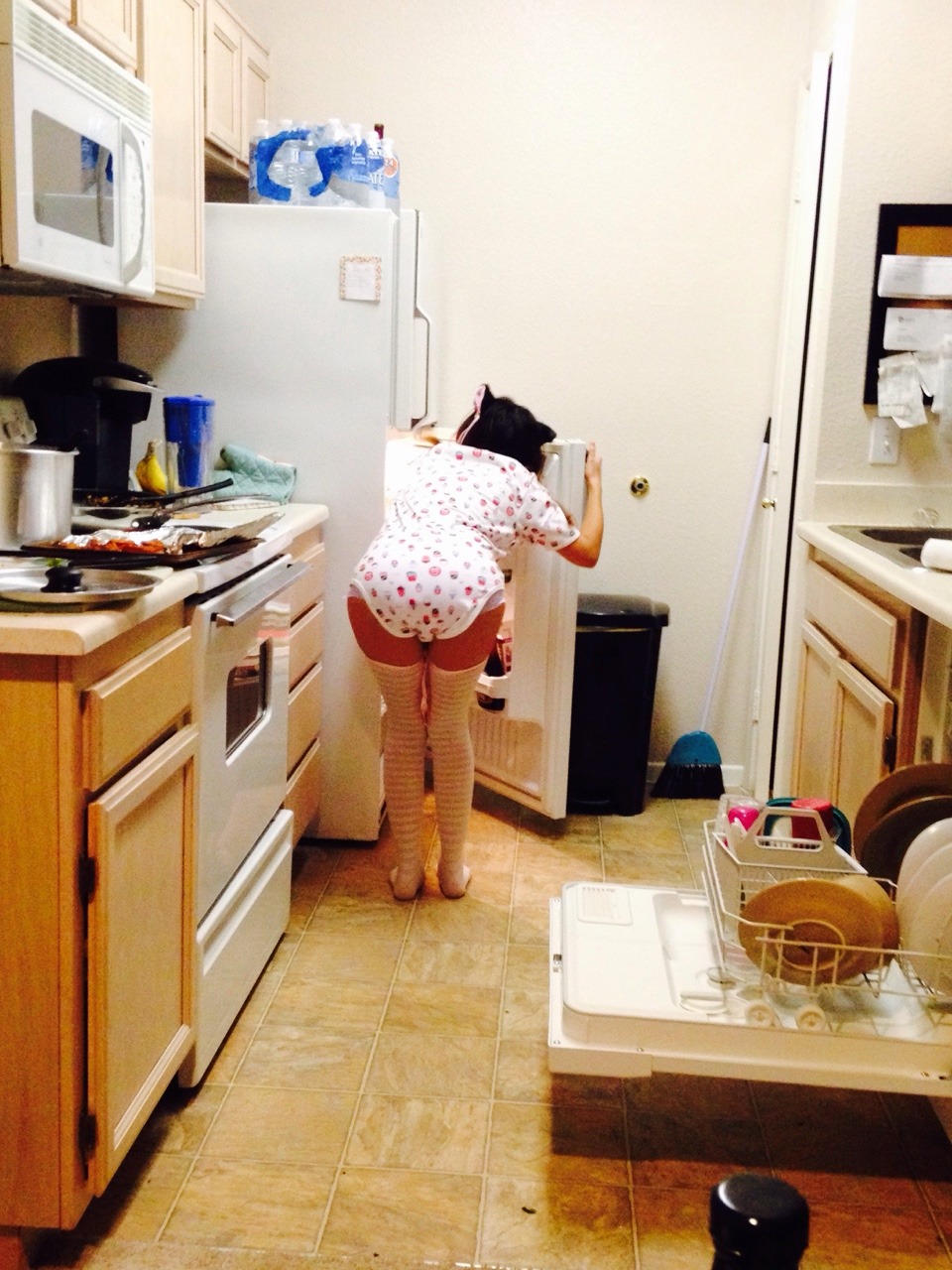 daddyiwantthis:  thekeeperspeaks:  Kitten knows she isn’t allowed to go in the