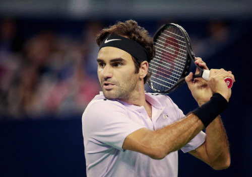 Roger Federer defeats Juan Martin del Potro 3-6 6-3 6-3 in the semifinals of the Shanghai Rolex Mast