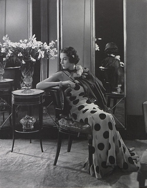 artdecoblog: cair–paravel: Bold (too bold?) prints in 1930s fashion. Because of innovations in