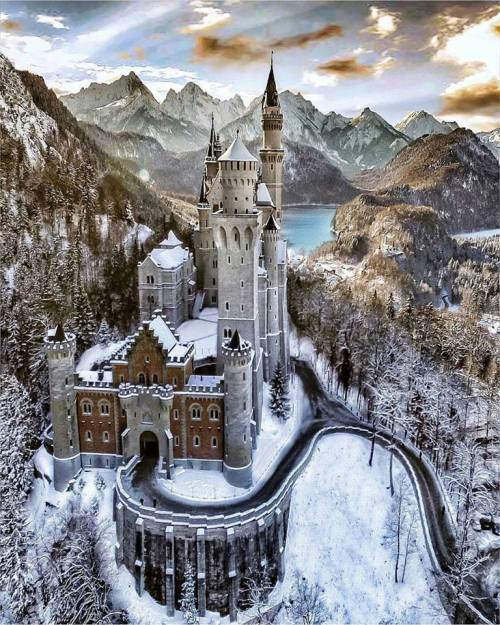 ancientorigins:Neuschwanstein Castle, Germany