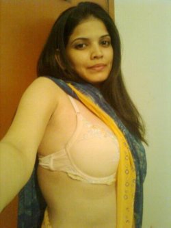 kkarishma-tempting:  Sexy Beautiful Babe from Xossip nude stripping for boyfriend.. Sexy Babe in Mehendi Part 2