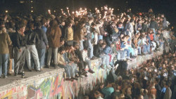 historicaltimes: Fall of the berlin wall,