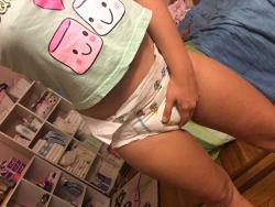 badlilblubunny:  Daddy, I’m all wet and