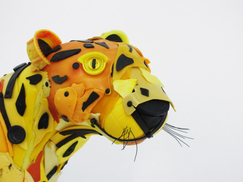 taktophoto:  Look What the Sea Washed In Wild Animals Made from Ocean Trash 