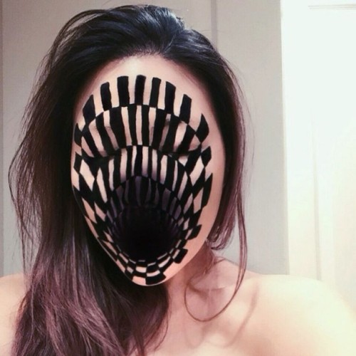 Mimi Choi a 31-years old self-taught Canadian makeup artist, She trained as a teacher and worked in 