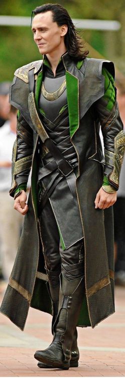 asipofwineandfandoms: baby-hiddles:All of you, KNEEL. Dead. I’m dead now. Totally dead. And ma